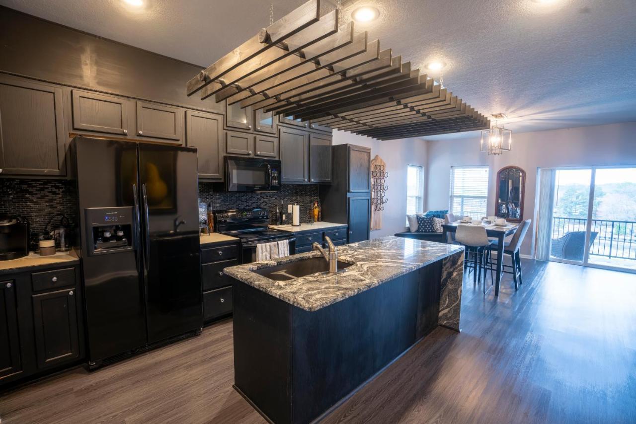 Brooklynn'S Bay, Elegant Lakefront Condo Retreat Hot Springs Esterno foto