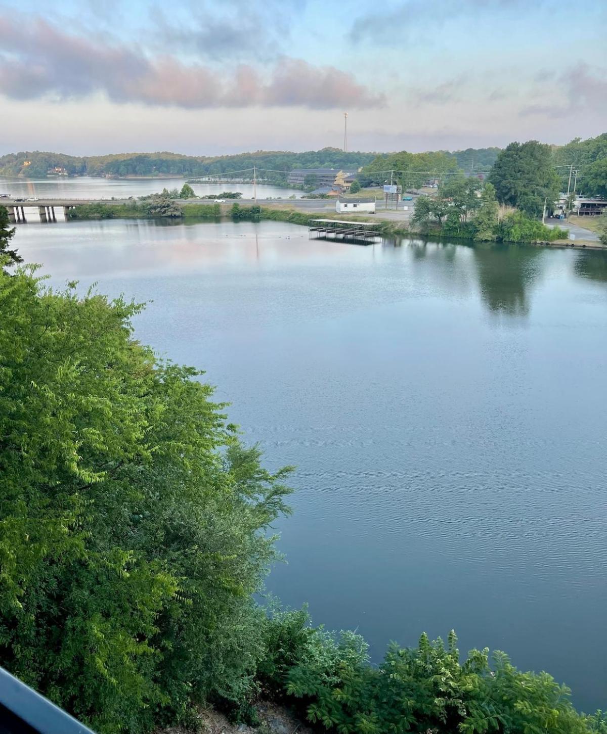 Brooklynn'S Bay, Elegant Lakefront Condo Retreat Hot Springs Esterno foto