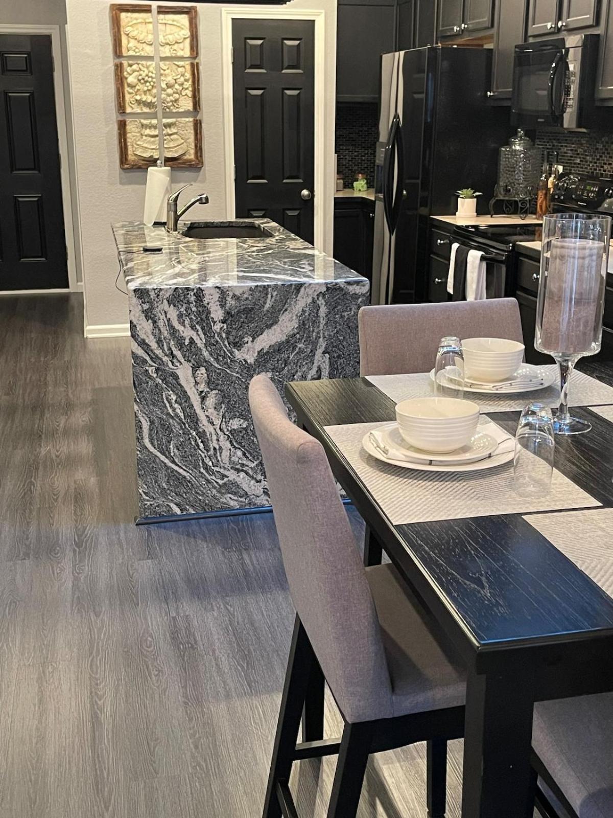 Brooklynn'S Bay, Elegant Lakefront Condo Retreat Hot Springs Esterno foto