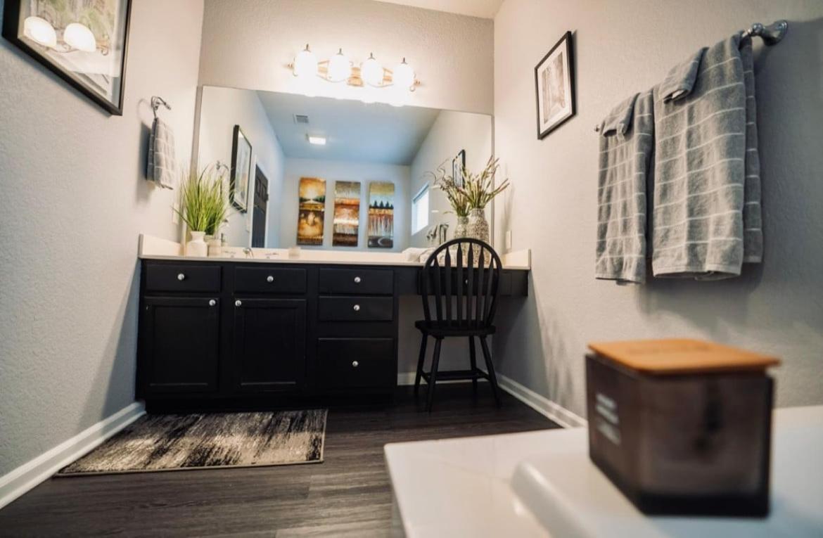 Brooklynn'S Bay, Elegant Lakefront Condo Retreat Hot Springs Esterno foto