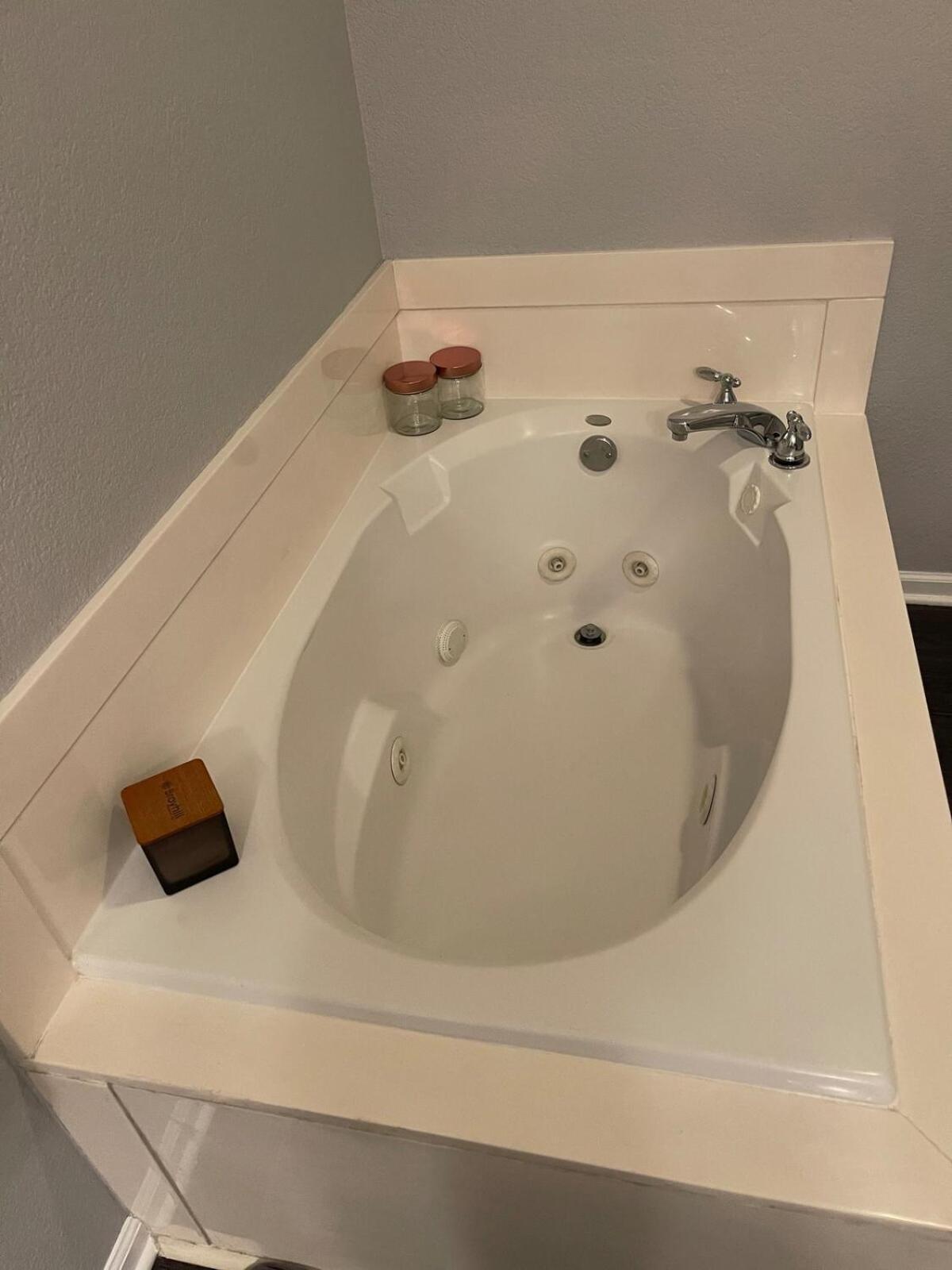 Brooklynn'S Bay, Elegant Lakefront Condo Retreat Hot Springs Esterno foto