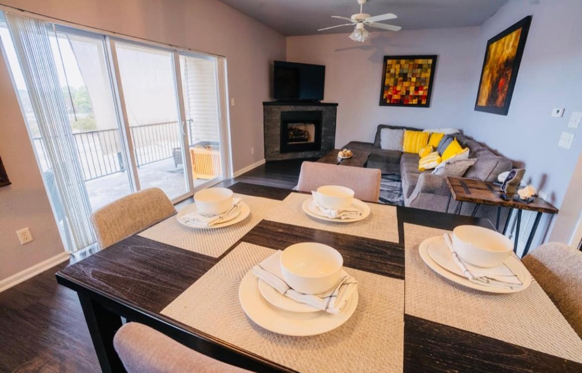 Brooklynn'S Bay, Elegant Lakefront Condo Retreat Hot Springs Esterno foto