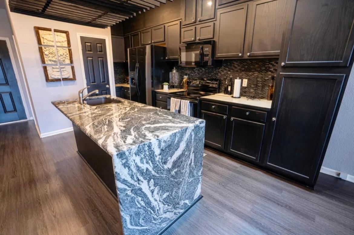 Brooklynn'S Bay, Elegant Lakefront Condo Retreat Hot Springs Esterno foto