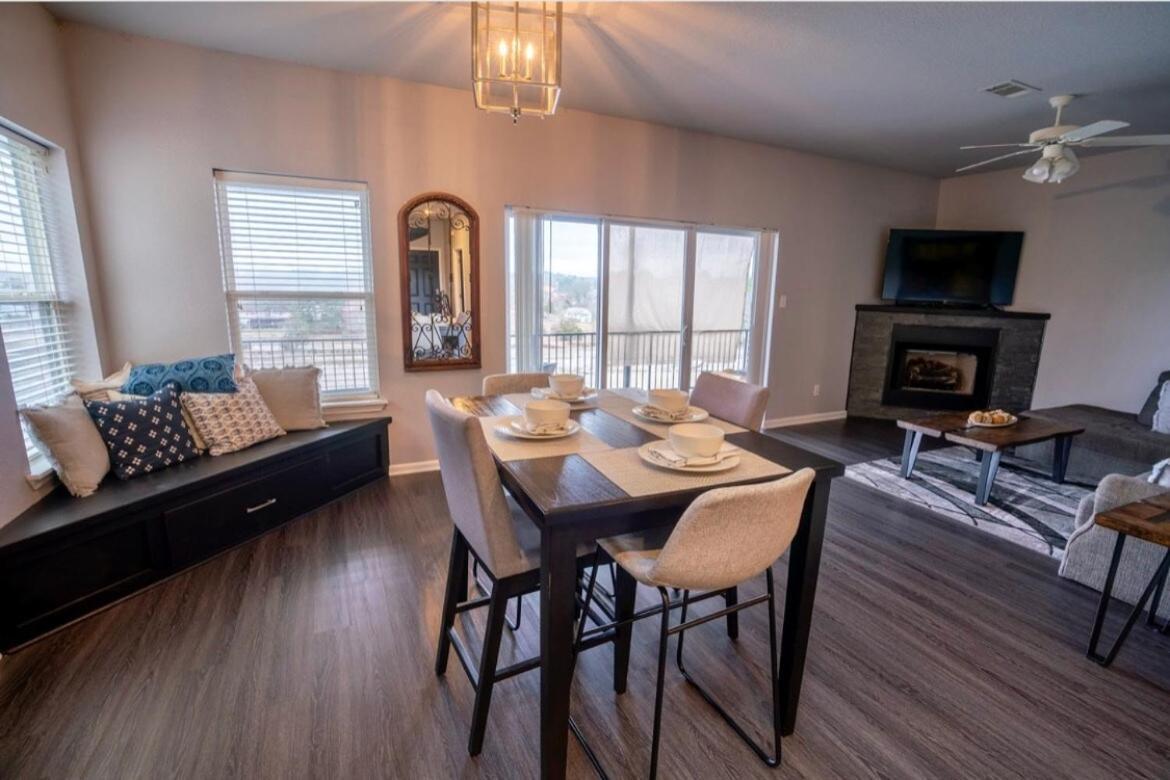 Brooklynn'S Bay, Elegant Lakefront Condo Retreat Hot Springs Esterno foto