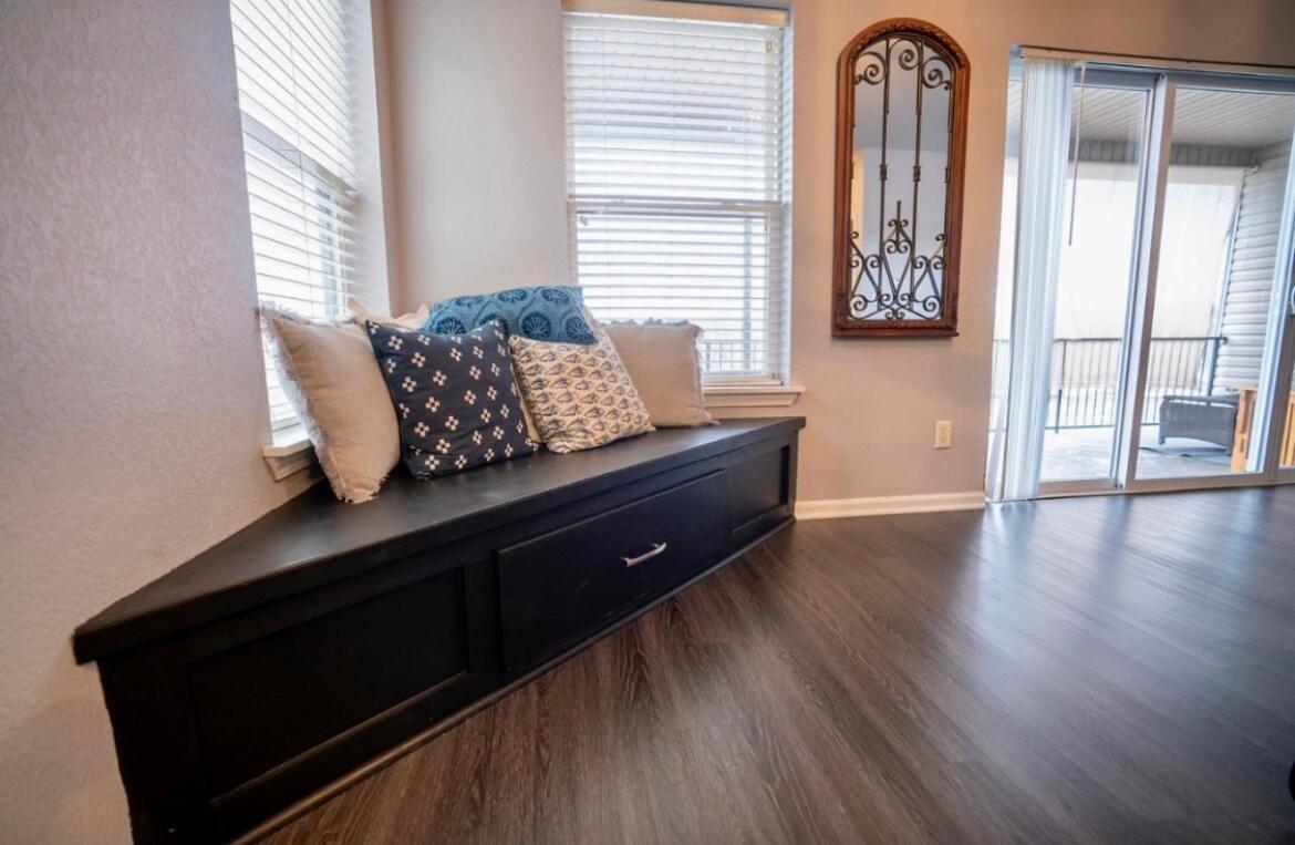 Brooklynn'S Bay, Elegant Lakefront Condo Retreat Hot Springs Esterno foto